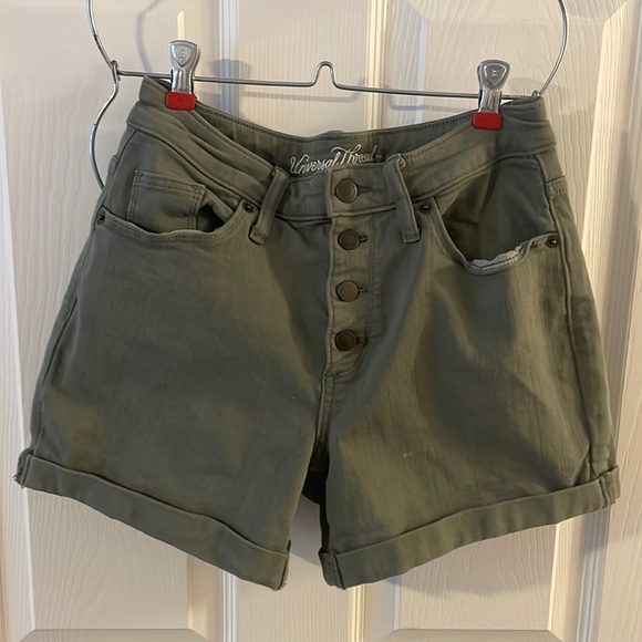 Universal Thread Army Green Shorts size 04/27 - Picture 1 of 2